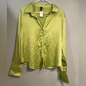 Women’s green long sleeve top